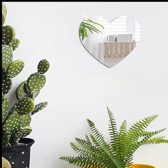 Heart shaped wall mirror - Picture 3 of 7